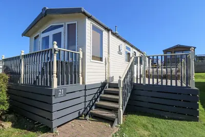 Image de 21 Bay View, pet friendly, with pool in Cross Inn