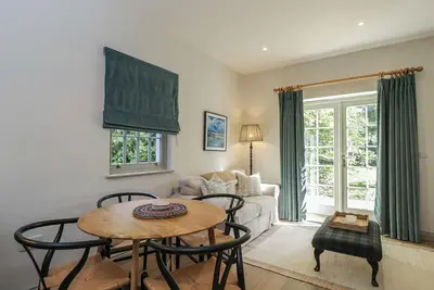 Image de Rowan, pet friendly, with pool in Kintbury