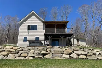 Image de Cozy house w/ mountain views, hot tub, woodstove, balcony, bbq, central a/c