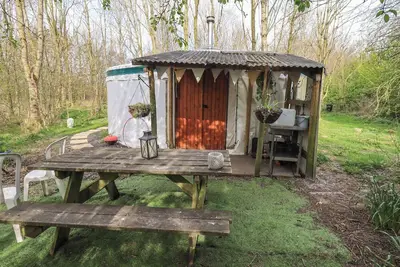 Willow Yurt, pet friendly, with open fire in Great Strickland