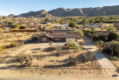 Image de The Latham Abode | Spa | Firepit | Game Room | New