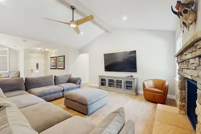 Image de Charming Yosemite Retreat w/ Luxe Beds, Game Room & Firepit