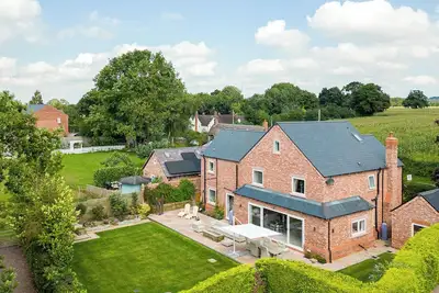 Image de The Willows, pet friendly, luxury holiday cottage in Tarporley