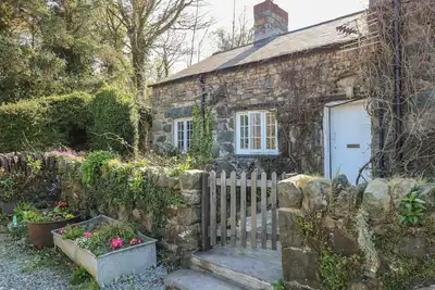 Image de Tyddyn Isaf Bach, romantic, with open fire in Talybont Near Bangor