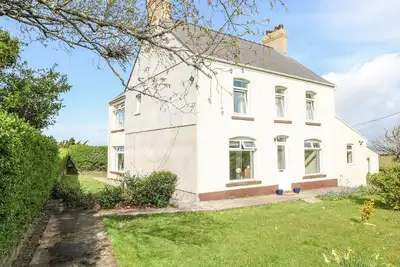 Image de Burry House, pet friendly, with hot tub in Llanmorlais