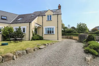 Image de 5 Cart-Tws Bach, pet friendly, with open fire in St Davids