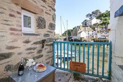Harbour View, pet friendly, country holiday cottage in Polperro