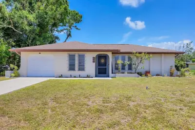 Image de Super cute South Venice home with private backyard and large screened lanai