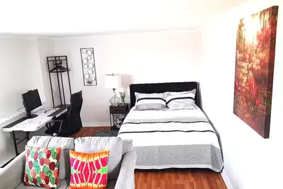 Image de Tilto Executive Suite\nCozy Two Bedroom Apartment, \n4mins drive to Mcallister mall