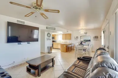 Image de Pool Access & Mtn Views: Lake Havasu City Condo!
