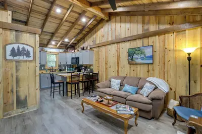 Image de < 1 Mi to Devils Fork Recreation Area: Cozy Cabin!
