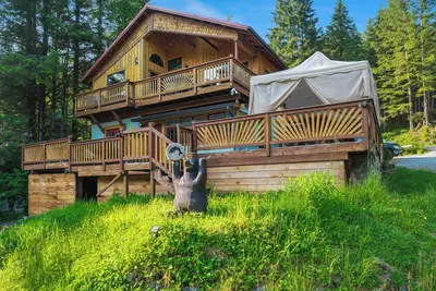 Image de Salmon Return & Wildlife Roam: Ketchikan Getaway!