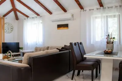 Image de Authentic Dalmatian Treasure Homes - House Azur