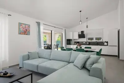 Three Bedroom Villa with Swimming Pool