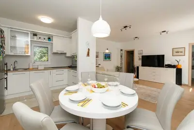 Image de Luxury Villa with Heated Pool, Terrace, and Outdoor Amenities for Relaxation - Five Bedroom Villa