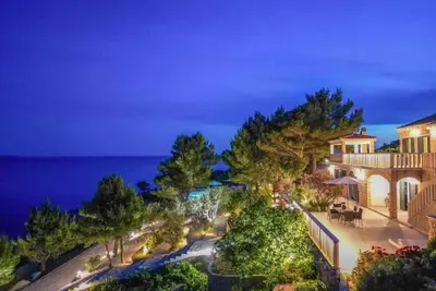 Image de Dazzling Beachfront Villa - Villa Aria - 6 Bedrooms - Private Heated Pool