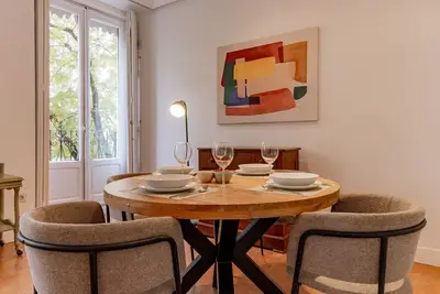 Image de Appartement élégant et lumineux au coeur de Chamberí : Avec balcons et grands espaces\"