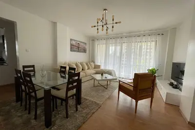 Image de 5 mins drive to luxurious malls! ! Family friendly apartment
