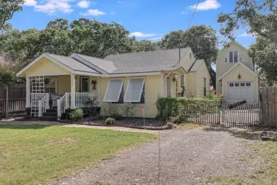 Image de Charming Historic Beach House – Walk to the Shore & Local Dining!