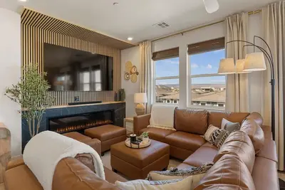 Image de Surfside Escape: Desert Color Lagoon + Beaches