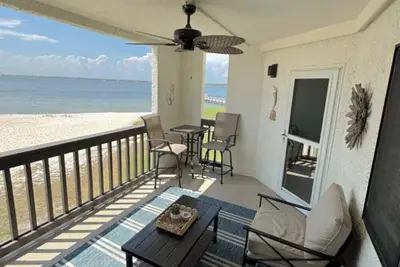 Image de 🐟 Bayside Retreat | Fish, Swim and Relax at Sunset Harbor Palms 2-210 🐟