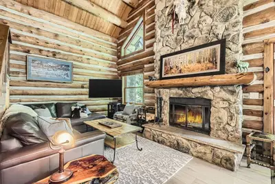 Image de Luxe Log Cabin on Gore Creek in Vail