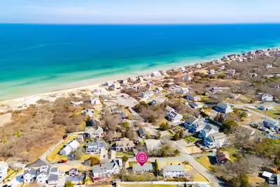 Image de Adorable beach cottage, steps from Bayview Beach, sleeping 12