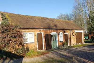 Image de Cosy semi-rural home with garden. Next to a flat part of the Shropshire Way.