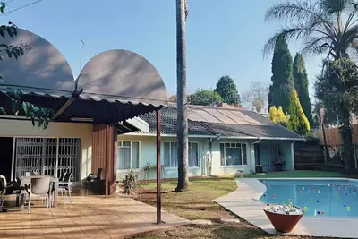 Image de Escape to a Spacious 4-Bedroom House in Pretoria, Sleeps 8
