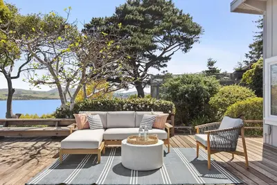 Image de Mid-century cottage & studio with Tomales Bay views in Old Inverness