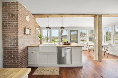 Image de Farmhouse Retreat, Outdoor Dining/Fire-Pit, Fast Wifi, Golf & 3-Acre Privacy