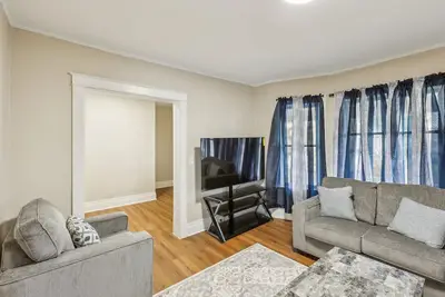 Image de New! Cozy Upper Flat Minutes from Niagara Falls
