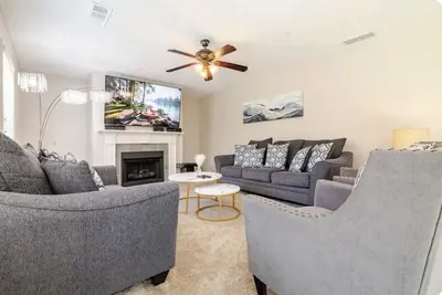 Image de 3-bedroom house in charming Lawrenceville with Game Room, Arcade, WiFi, Ac.