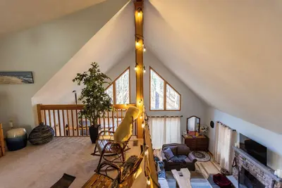 Image de Family Fun! ! Lakeview ~ PetFriendly ~ HotTub ~ Hiking
