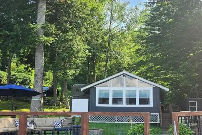 Image de Charming 2-bedroom lakefront camp on Webber Pond