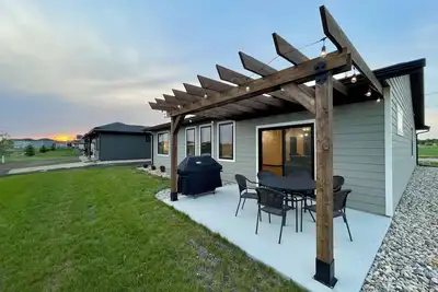 Image de Charming 3-bed 2-bath with two stall garage