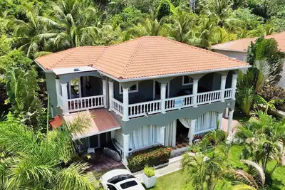 Image de Serenity by the Sea 5a @Sunset Villas, West End