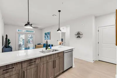 Image de 2br Sunspot: Poolside Living in Apollo Beach