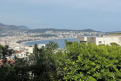 Image de Spacieux appartement, petite copropriété grand standing jardin, vue mer et calme