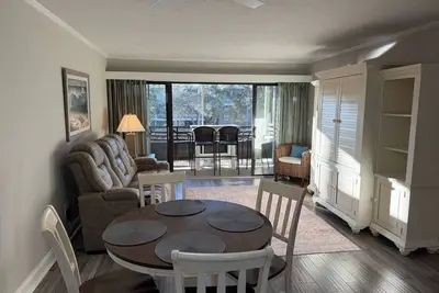 Image de Gorgeous 2 Bedroom Condo!