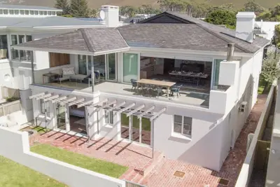 Image de 34 Mossel River 8 — Elegant Coastal Retreat |Ocean Views | Poolside Luxury