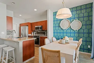 Image de Resort Living | Water Sports | Golf | Modern Decor