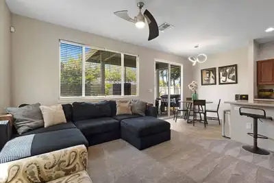 Image de Relaxed Island Living- Wd, Ac, Backyard, Workspace