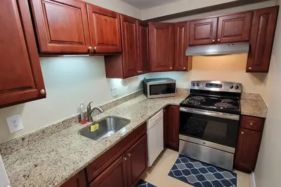 Image de Quiet 1-bedroom apartment with WiFi, Ac, Pool in vibrant Boston