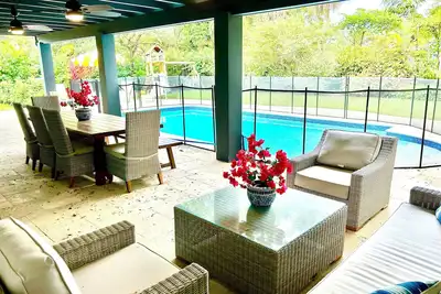 Image de Modern Luxury Oasis • 4br Sleeps 8 • Heated Pool • Near Ocean & Keys