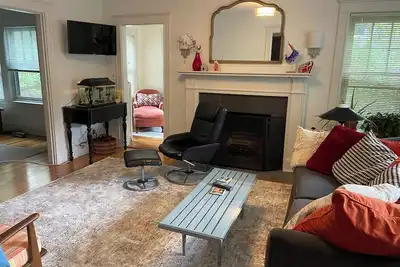 Image de 2br Apt in Boston close to Hospitals, Fenway Park, Bus, T, Restaurants and Wf