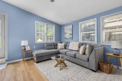 Image de Charming 3-bedroom, 2-bath House Just Steps from the Beach!