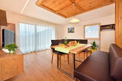 Image de Appartement \"Enzian\" avec vue sur les montagnes, jardin partagé et Wi-Fi