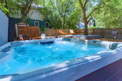 Image de Harp Haven: Silos, Pool, Hot Tub, Fire Pit, King Beds & More