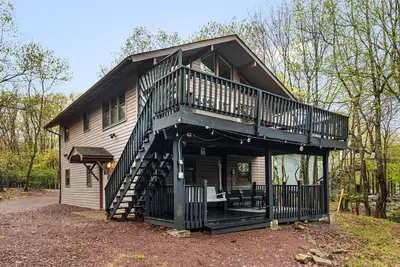 Image de Summer Escape! Lake&Beach Access ~ HotTub ~ Pool Table